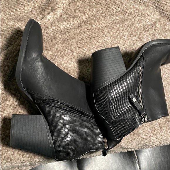 Universal Thread Black Ankle Booties - Picture 5 of 5